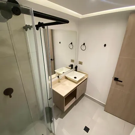 Dunia - Habitacion # 8 *